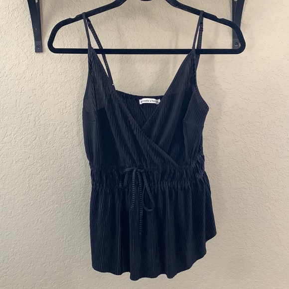 Abercrombie & Fitch Black Vneck tank top - Picture 3 of 7